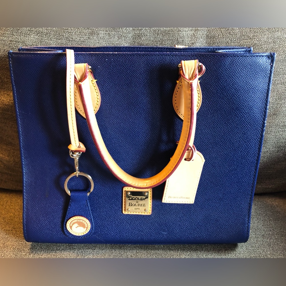 Dooney & Bourke Saffiano Janine Crossbody Satchel WITH Key holder & Wristlet! - Picture 4 of 10